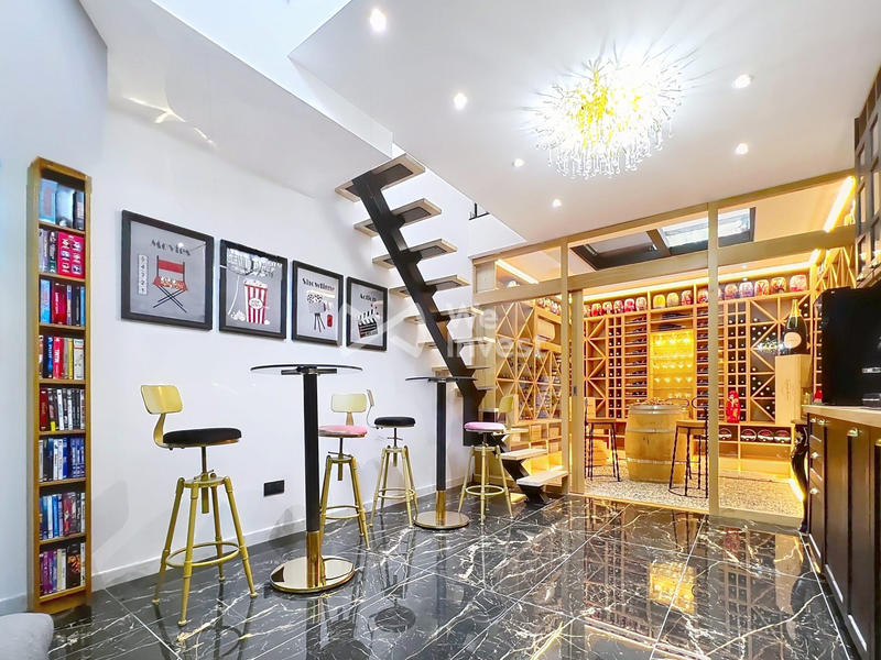 Villa - 370 m² - 8 pièces