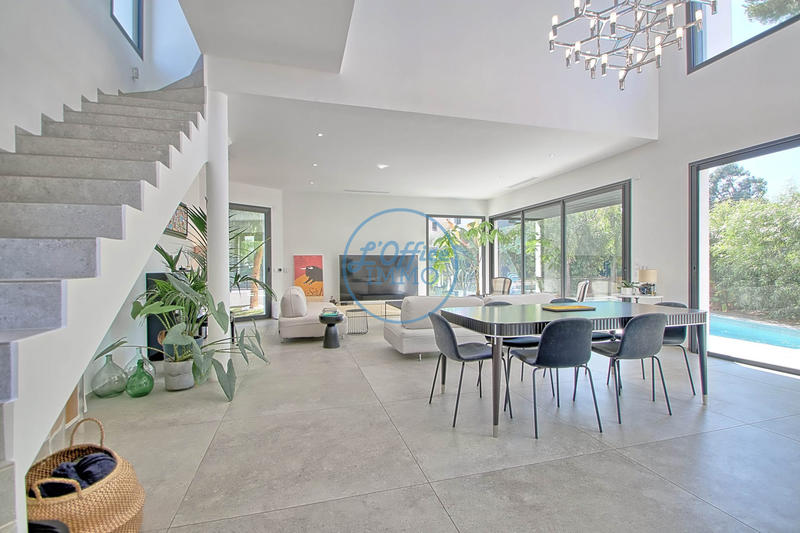 Maison - 180 m² - 5 pièces