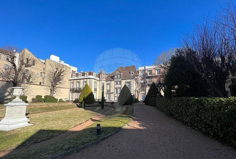 Appartement - 297 m² - 9 pièces