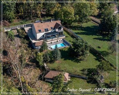 Maison - 285 m² - 8 pièces