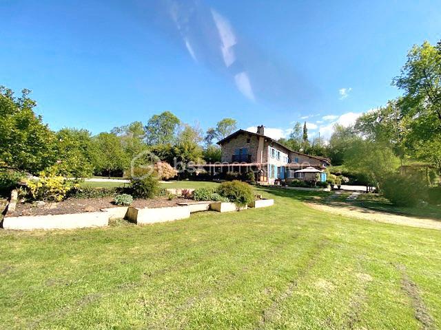 Demeure - 303 m² - 15 pièces