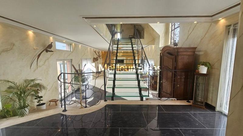 Propriété - 450 m² - 10 pièces