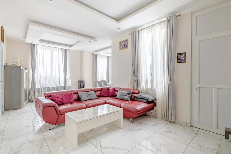 Maison - 200 m² - 5 pièces