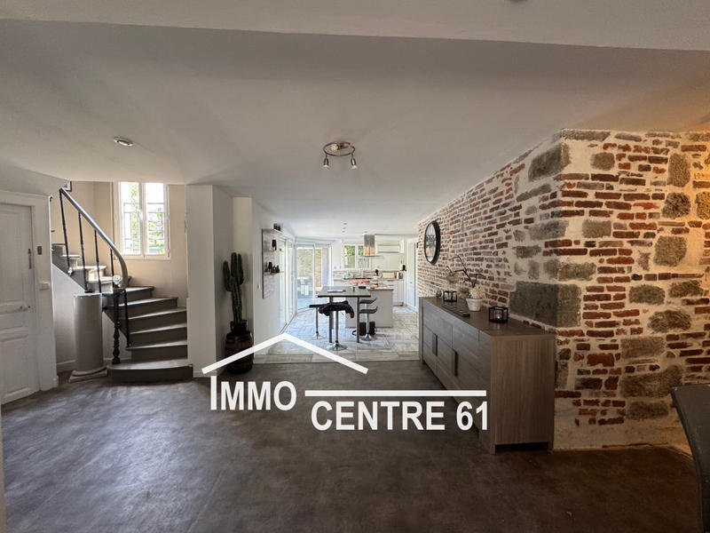 Maison - 228 m² - 8 pièces