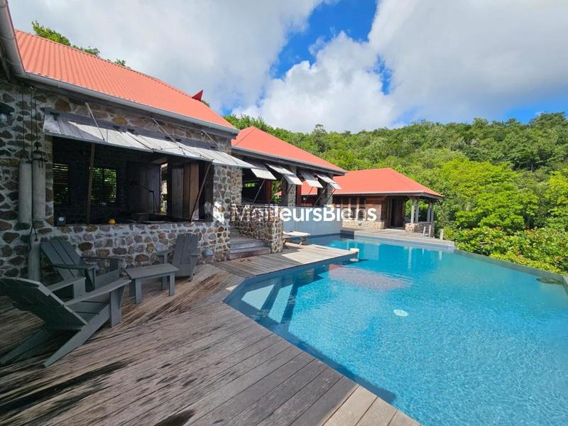 Propriété - 261 m² - 8 pièces