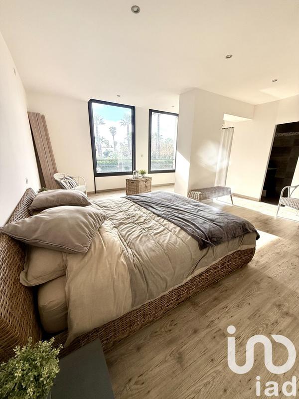 Maison - 320 m² - 9 pièces