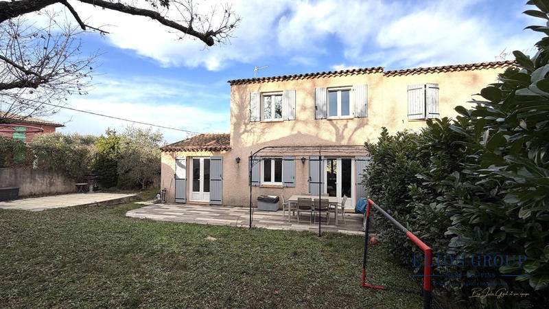 Maison traditionnelle - 111 m² - 5 pièces