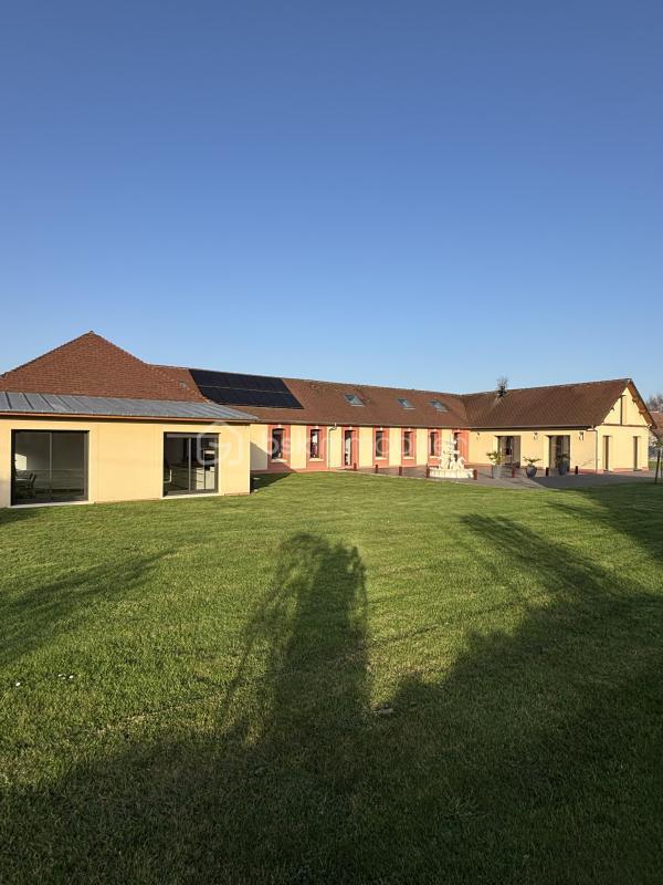 Maison - 460 m² - 12 pièces