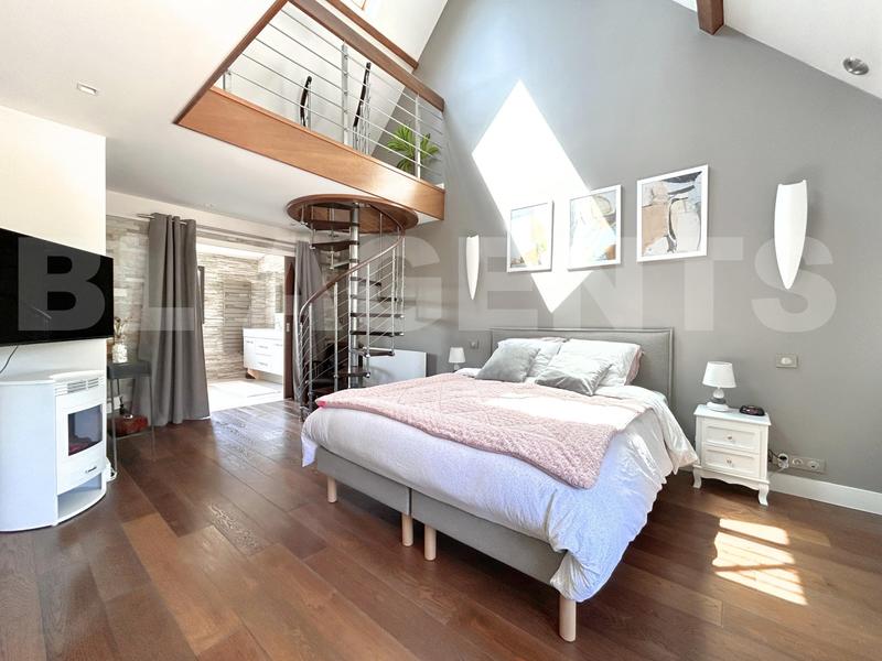 Maison contemporaine - 219 m² - 6 pièces