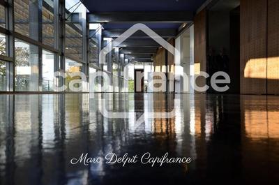 Local commercial - 750 m² - 1 pièce