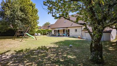 Maison traditionnelle - 149 m² - 6 pièces