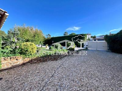 Maison traditionnelle - 170 m² - 4 pièces