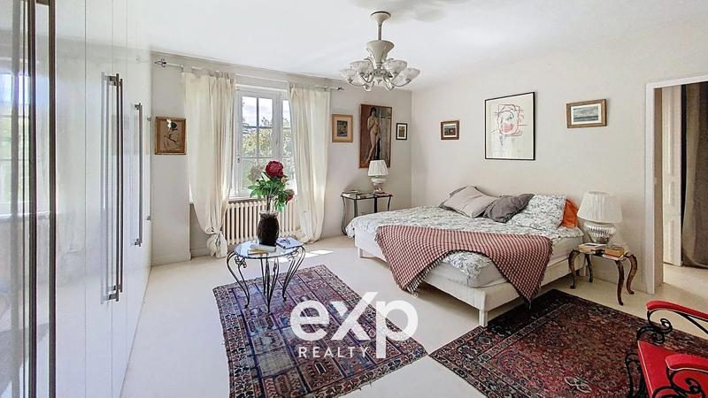 Maison - 242 m² - 7 pièces