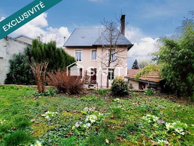 Maison - 216 m² - 9 pièces