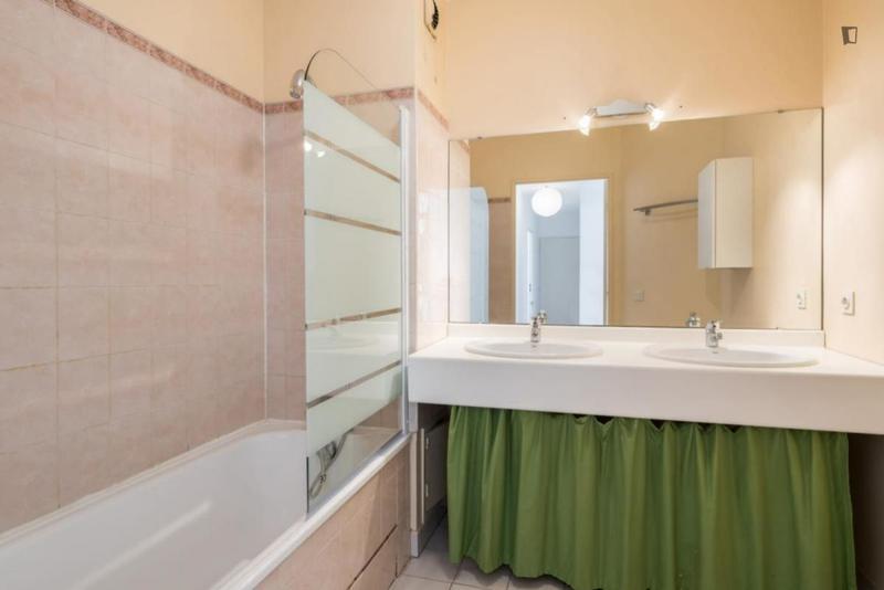 Chambre - 9 m² - 5 pièces