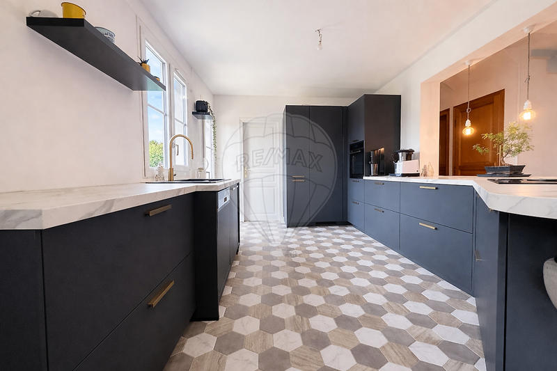 Maison - 140 m² - 7 pièces