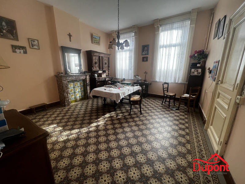 Maison - 234 m² - 8 pièces