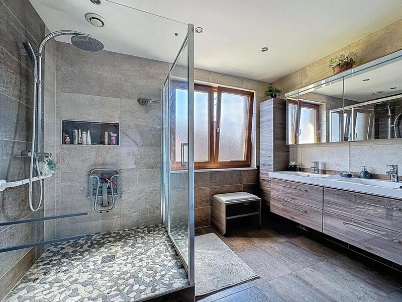 Maison - 181 m² - 9 pièces