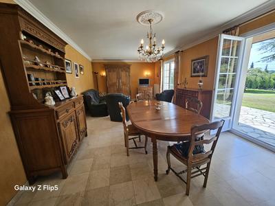 Maison - 180 m² - 9 pièces