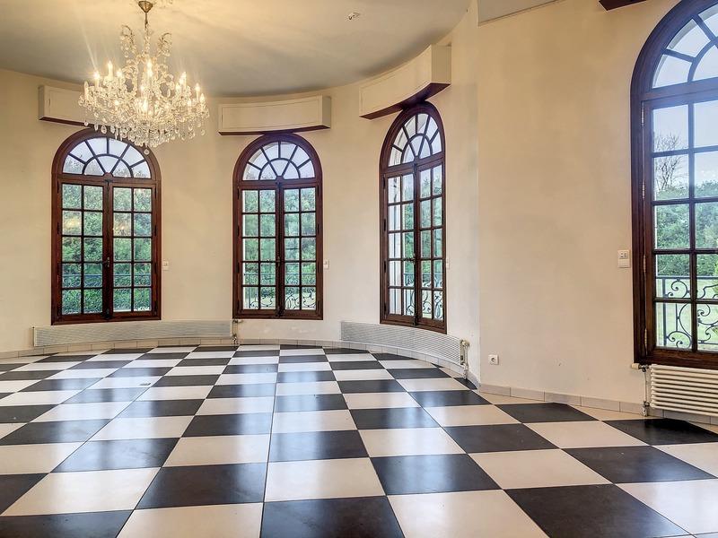 Château - 850 m² - 18 pièces