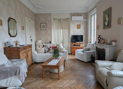 Demeure - 267 m² - 11 pièces