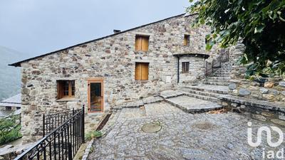 Maison - 303 m² - 4 pièces