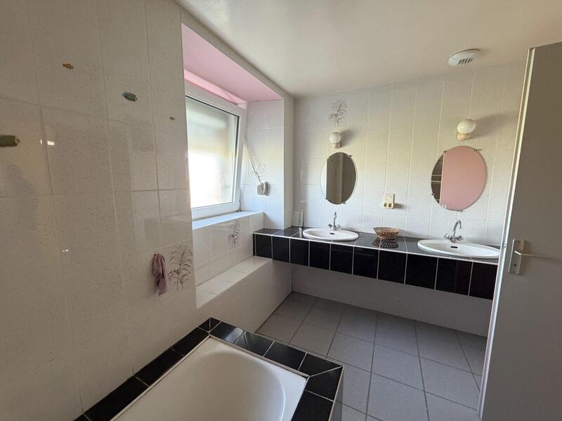 Maison traditionnelle - 183 m² - 5 pièces