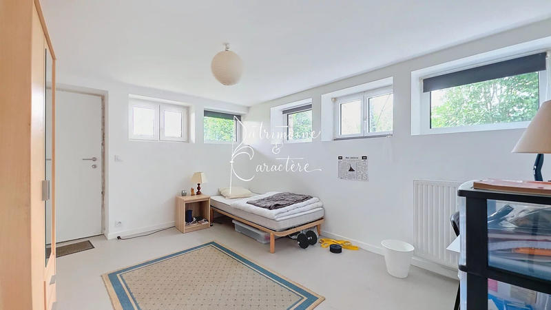 Maison - 215 m² - 9 pièces