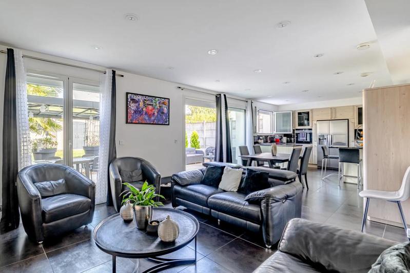 Maison - 213 m² - 6 pièces