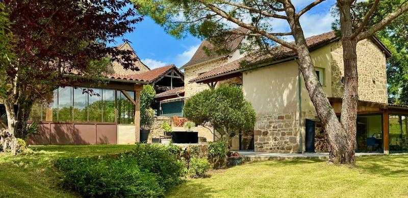 Maison en pierre - 200 m² - 7 pièces