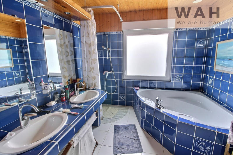 Maison - 225 m² - 8 pièces