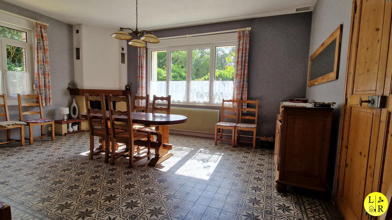 Maison - 241 m² - 8 pièces