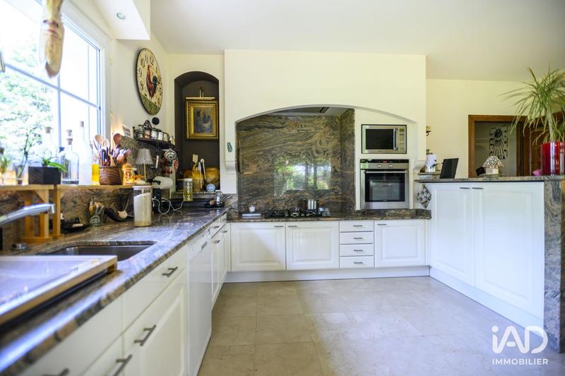 Maison - 300 m² - 6 pièces