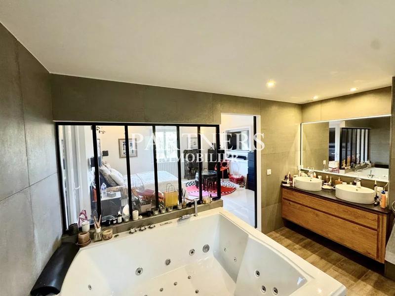 Bastide - 357 m² - 11 pièces