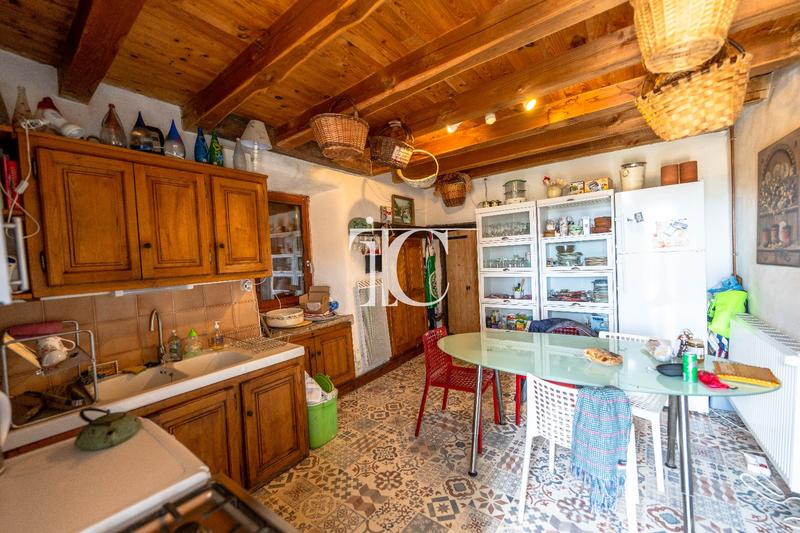 Propriété - 363 m² - 12 pièces