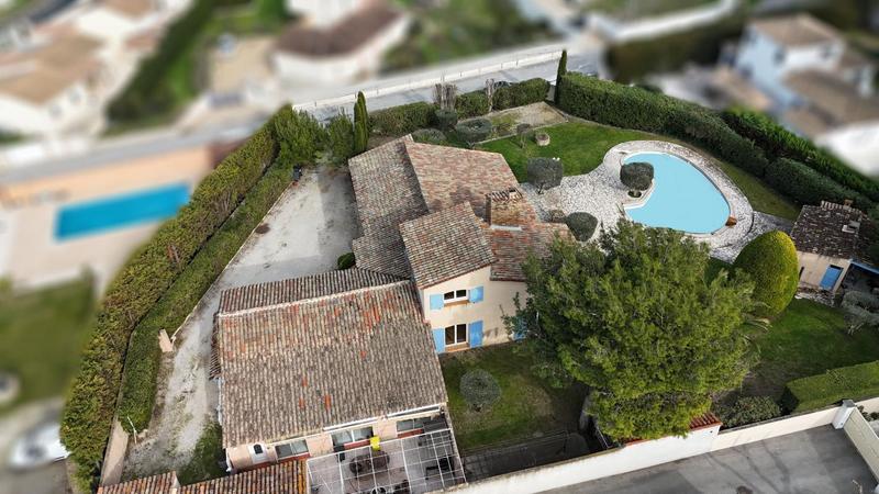 Maison - 256 m² - 6 pièces