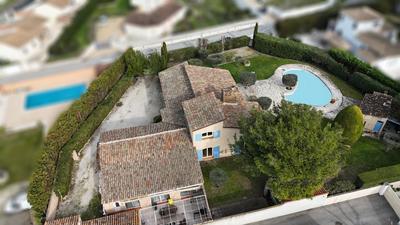 Maison - 256 m² - 6 pièces