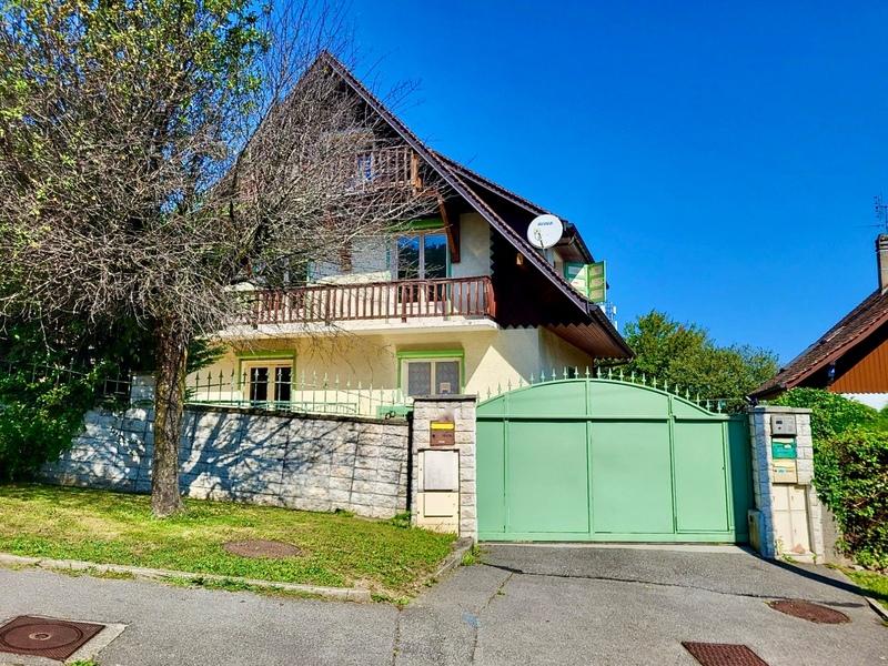 Maison - 272 m² - 11 pièces