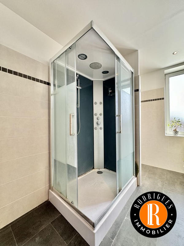 Maison - 285 m² - 12 pièces