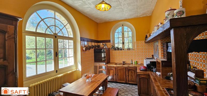 Maison - 322 m² - 9 pièces