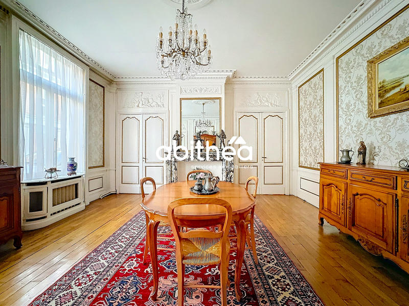 Maison - 370 m² - 12 pièces