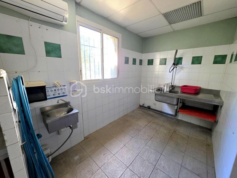 Local commercial - 99 m² - 4 pièces