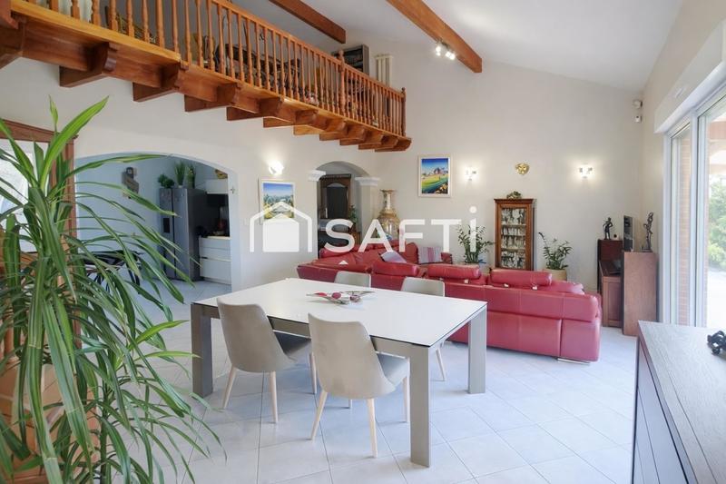 Maison - 250 m² - 8 pièces