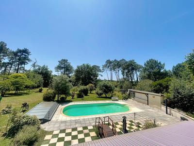 Maison - 206 m² - 8 pièces