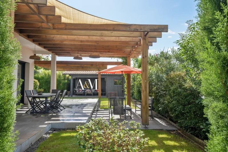 Maison - 140 m² - 5 pièces