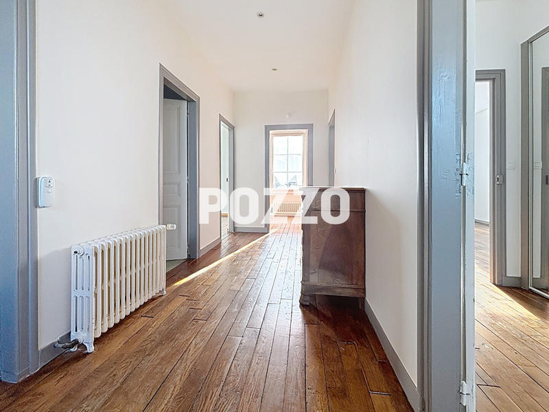 Maison - 215 m² - 8 pièces