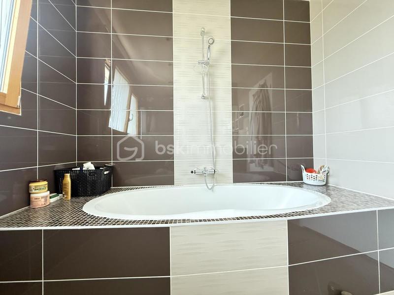 Maison - 140 m² - 6 pièces