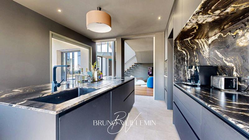 Villa - 389 m² - 11 pièces