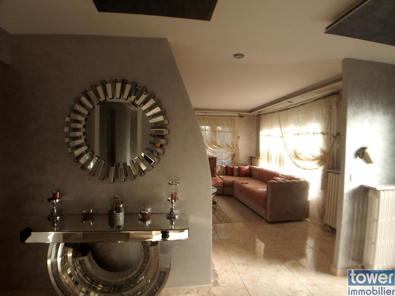 Maison - 220 m² - 7 pièces