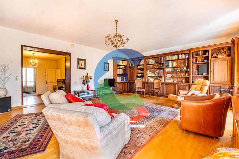 Maison - 195 m² - 7 pièces